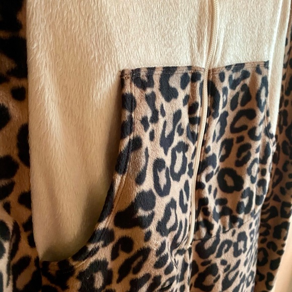 Torrid Leopard Print Onesie Pajamas Size 1/2X NWT! - Picture 6 of 12